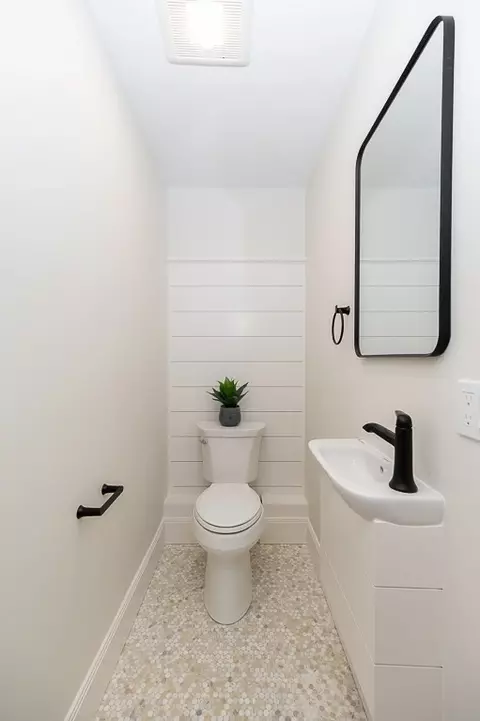 Bath - 5 Samoset Rd #B, Gloucester, MA 01930 photo 1 of 4