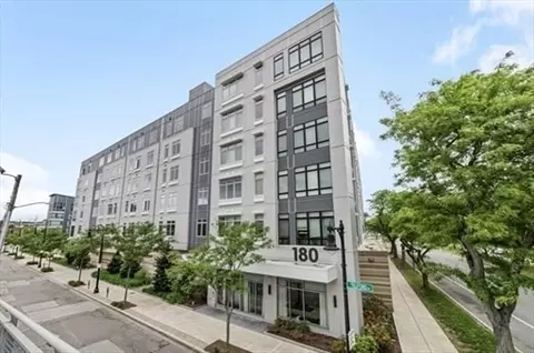 180 Telford St #413, Boston, MA 02135