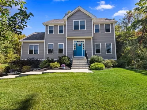 46 Glen Dr, Whitinsville, MA 01588