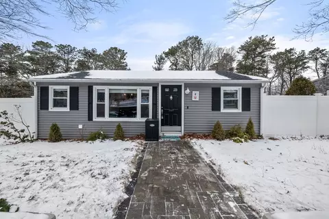 4 Leisure Ln, Wareham, MA 02538