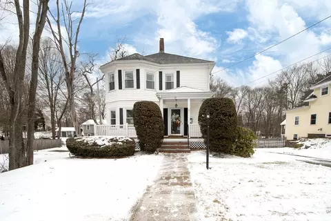 73 Hollis St, Weymouth, MA 02190