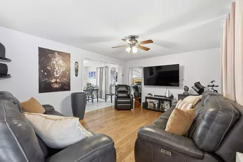 44 Border St, Springfield, MA 01104 photo 6