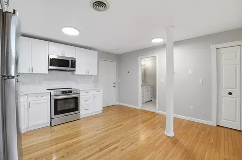 96 Old Colony Ave #215, Taunton, MA 02718