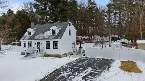 19 Pioneer Dr, Nashua, NH 03062