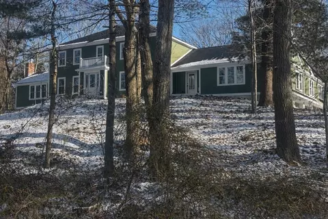 10 Popes Ln, Hingham, MA 02043