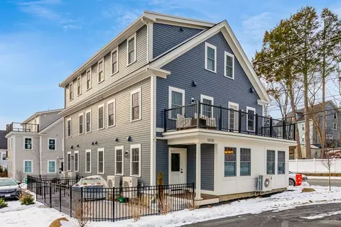 105 Market St #B, Amesbury, MA 01913