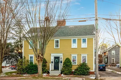 12 School St #2, Amesbury, MA 01913