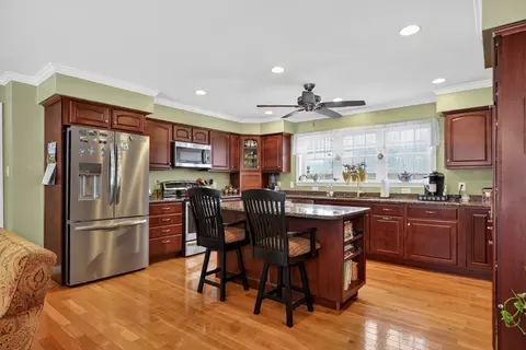 Kitchen - 37 Tower St, Hudson, MA 01749 photo 2 of 4