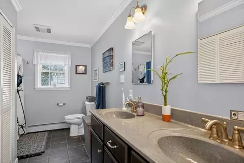 Bath - 37 Tower St, Hudson, MA 01749 photo 1 of 2