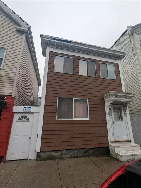 205 London St, Boston, MA 02128