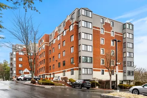 100 Ledgewood Dr #117, Stoneham, MA 02180