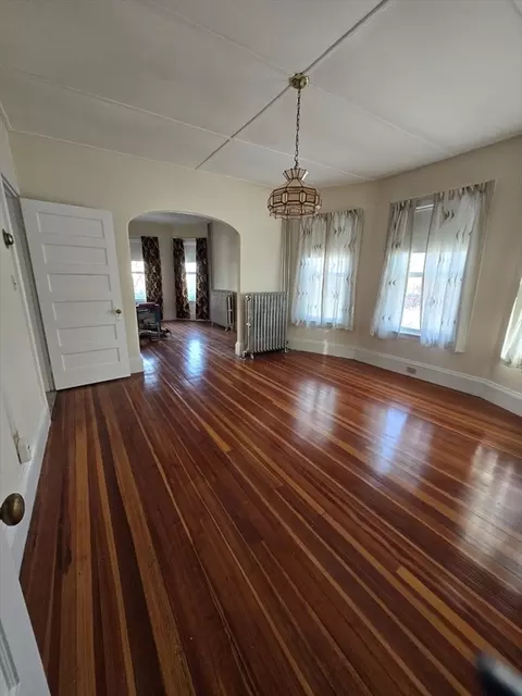 Living - 161 Garland St, Everett, MA 02149 photo 2 of 3