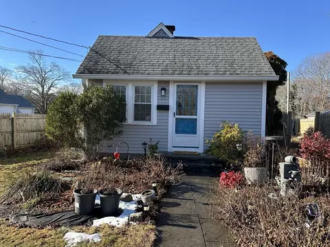 117 Oak Neck Rd, Barnstable, MA 02601