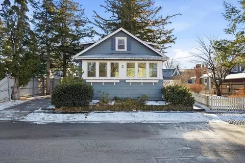 1 Beacon St, Newburyport, MA 01950