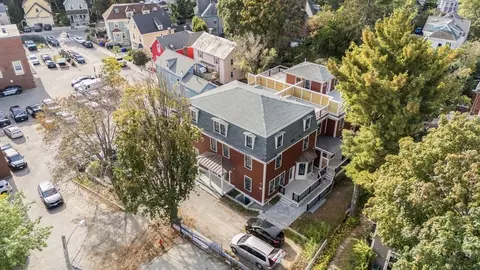 11 Goodwin Pl UNIT 11-1, Brookline, MA 02445 photo 3