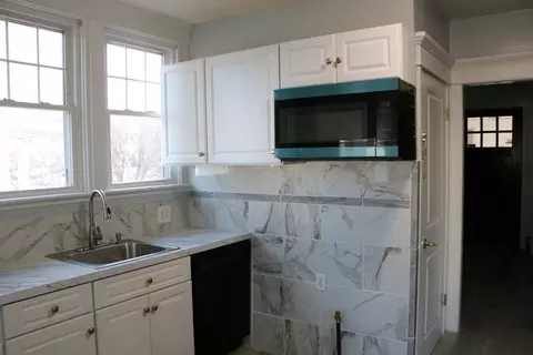 144 Washington St, Springfield, MA 01108 photo 4