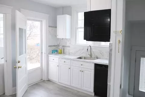 144 Washington St, Springfield, MA 01108 photo 2
