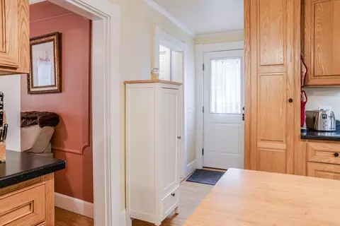 42 Bisson St, Beverly, MA 01915 photo 8