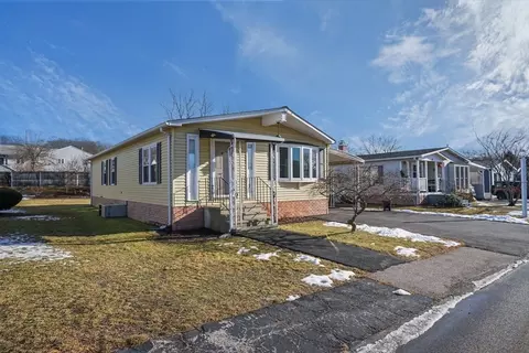 47 Castle Rd, Attleboro, MA 02703