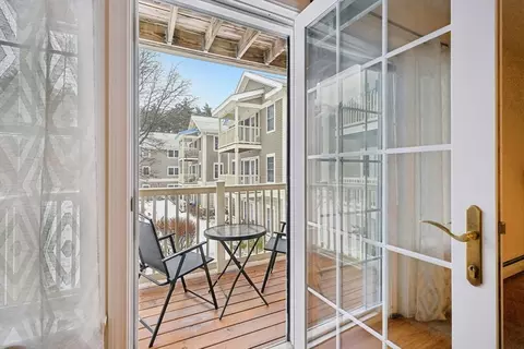 34 Meetinghouse Ln #208, Stow, MA 01775