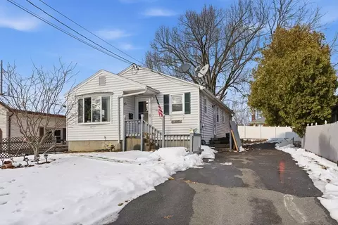 60 Hawthorn St, Chicopee, MA 01020
