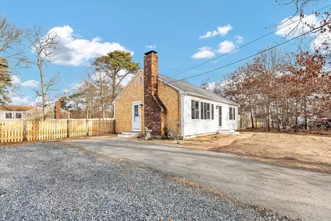 28 Cardinal Ln, Yarmouth, MA 02673