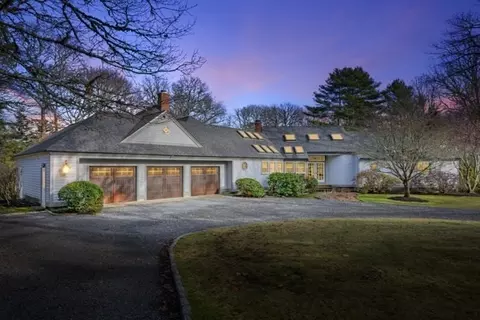 52 Old Dock Ln, Mashpee, MA 02649