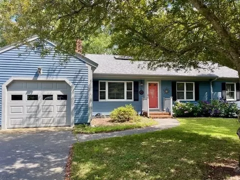 33 Easterly Dr, Sandwich, MA 02537