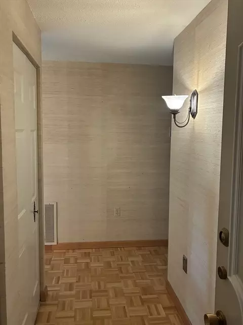 146 Marble St #408, Stoneham, MA 02180