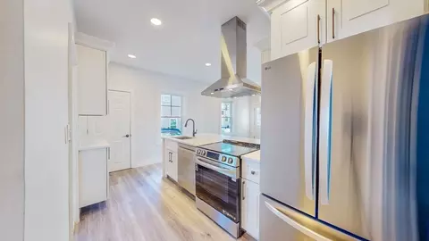 24 Alfred St, Everett, MA 02149 photo 4