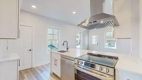 24 Alfred St, Everett, MA 02149 photo 5