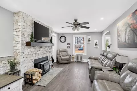 Living - 59 Glendale St, Fall River, MA 02720 photo 2 of 3