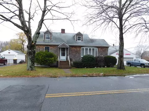 560 North St, Somerset, MA 02726