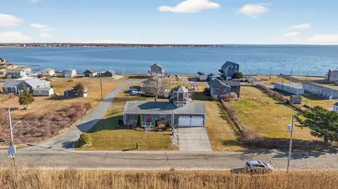 871 Sconticut Neck Rd, Fairhaven, MA 02719