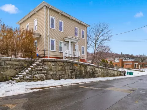 141 Salem St, Fitchburg, MA 01420