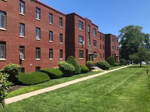 14 Ashland St #2R, Worcester, MA 01609