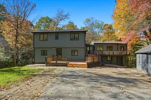 9 Bray Ct, Pelham, MA 01002