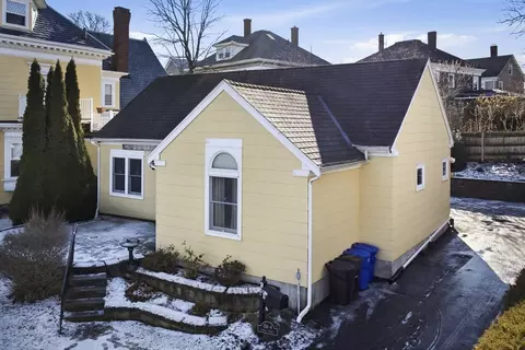 158 Lowell St #4, Peabody, MA 01960