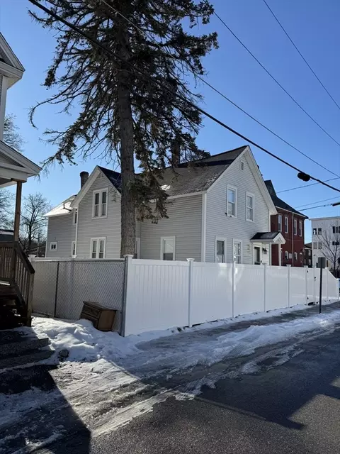 92 Maverick St, Fitchburg, MA 01420