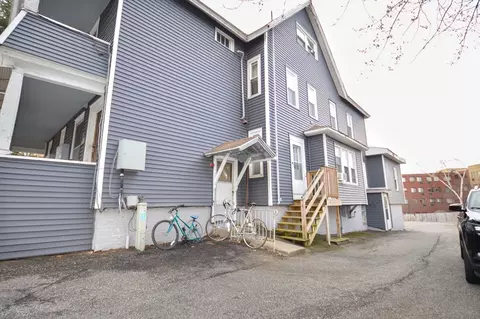 26 Belcher St, Chicopee, MA 01020 photo 2