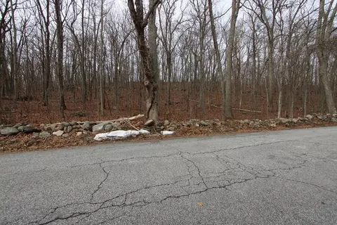 47 Southwick Rd, Sutton, MA 01590