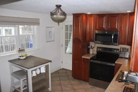 79 Roosevelt Ave, Springfield, MA 01118 photo 7