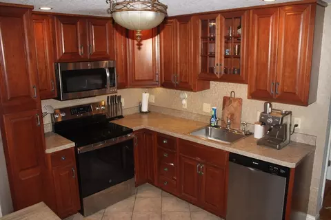 79 Roosevelt Ave, Springfield, MA 01118 photo 6