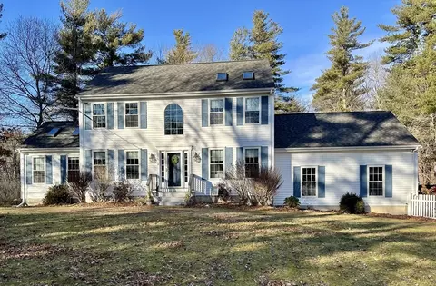 14 Marks Ln, Freetown, MA 02717