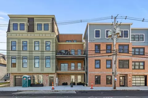 125 Addison St #2, Boston, MA 02128