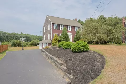 110 Cobblestone Ln, Bridgewater, MA 02324