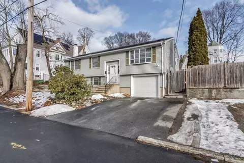 45 Middlebury St, Lawrence, MA 01841