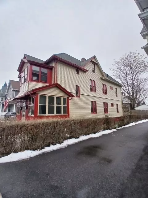 32 Wendell Pl, Springfield, MA 01105