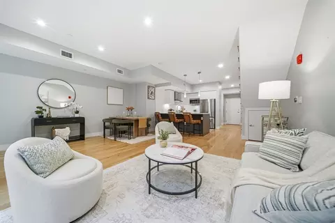 260 Beacon St #204, Somerville, MA 02143