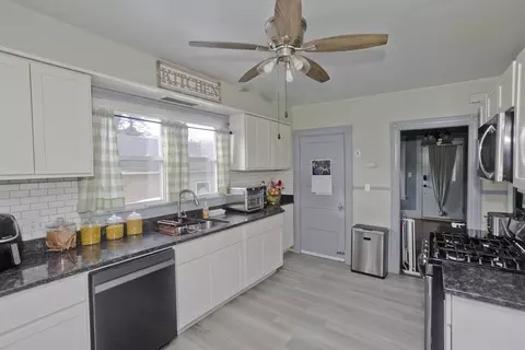 41 Embury St, Springfield, MA 01109 photo 32